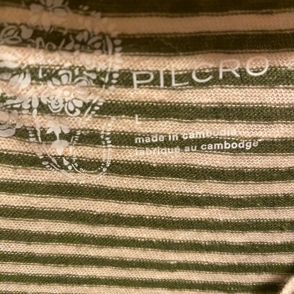 Pilcro ivory and olive top. Size L. Never worn. - Picture 2 of 3